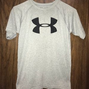 Grey work out under armour shirt